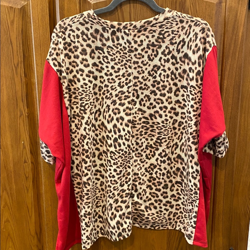 NWOT Leopard Print short Sleeve Top with Red Accents size small - Picture 4 of 6